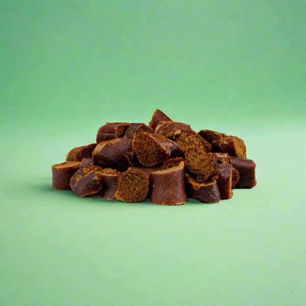 Small beef and vegetables nibbles for dogs, laid flat